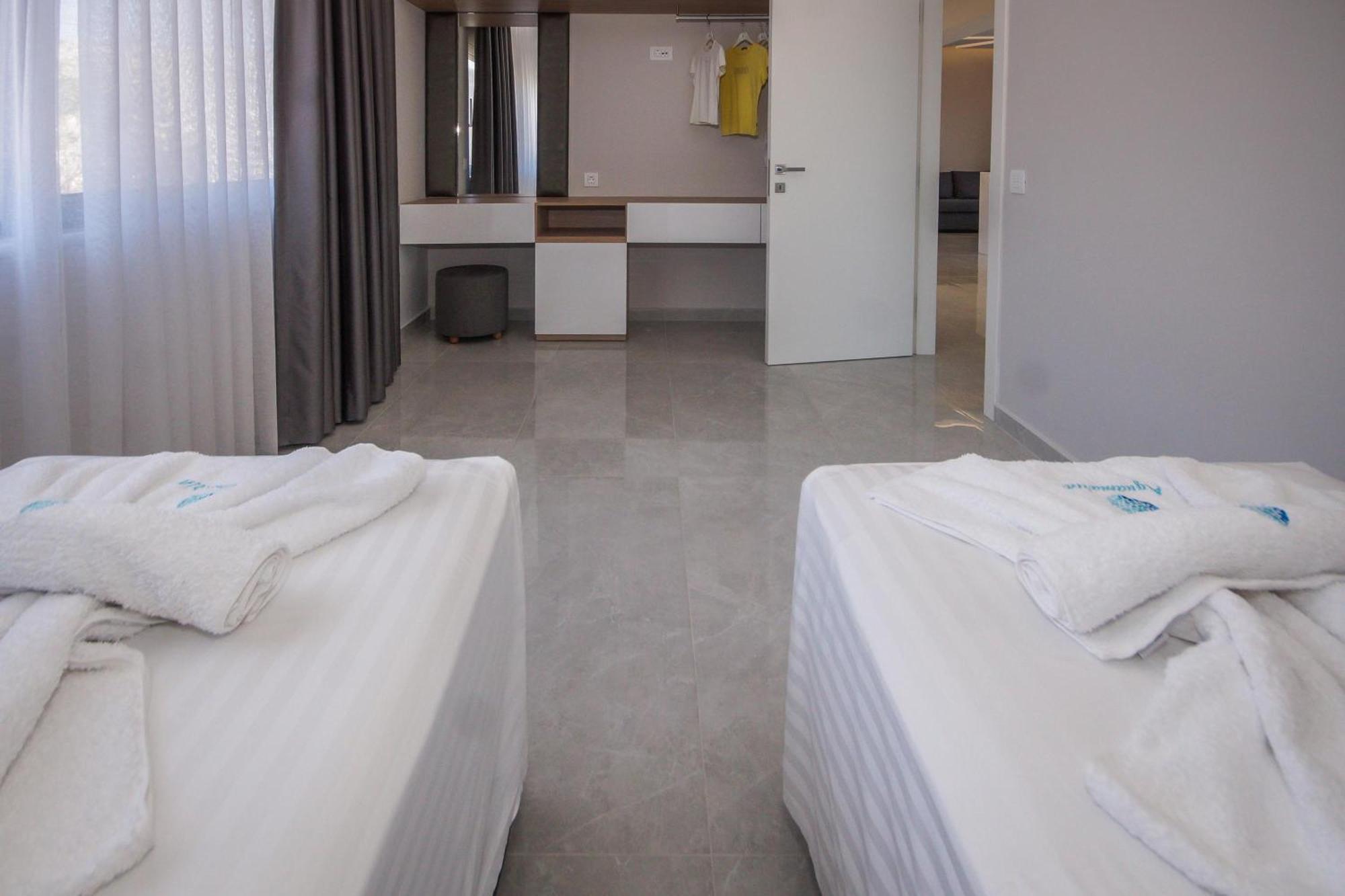 Aquamarine Luxury Suites Archangelos  Exterior photo